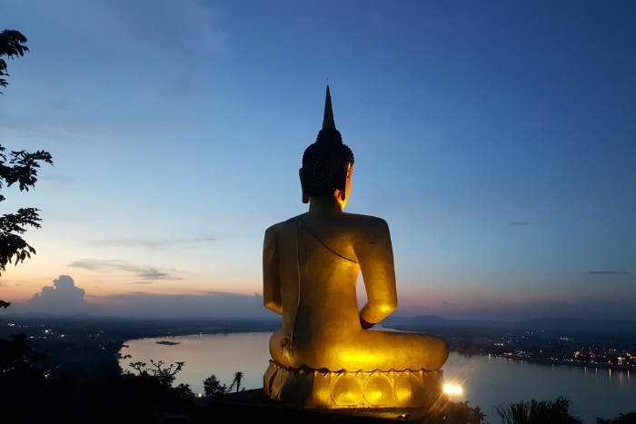 Temple mont Salao Paksé Bouddha 30 mètres vue Mékong Laos