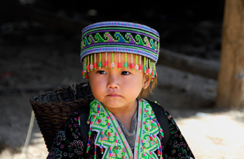 Minorités Khamu Hmong Akha montagnes piste 4x4 nord Laos Muang La Lodge immersion