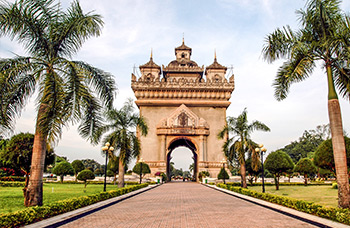Buddha Park Vientiane sculptures géantes enfants départ aéroport Wattay famille Laos ADV