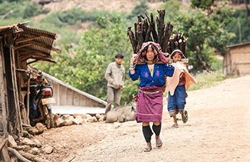 Villages Ikho Yunnan Tibet animisme porte esprits Muang La spectacle Khamu danse musique