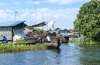 Tonlé Sap villages flottants Banteay Srei grès rose sculptures khmères Siem Reap UNESCO