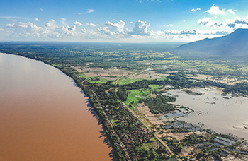 Arrivée Paksé Champassak Mékong circuit sud Laos voie routière ADV